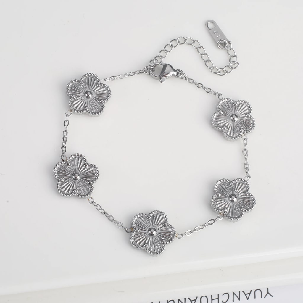 Hot Sale Stainless Steel Laser Five Leaf Flower Petal Adjustable Clover Bracelet Classic for Woman Girl Brand Jewelry Party Gift